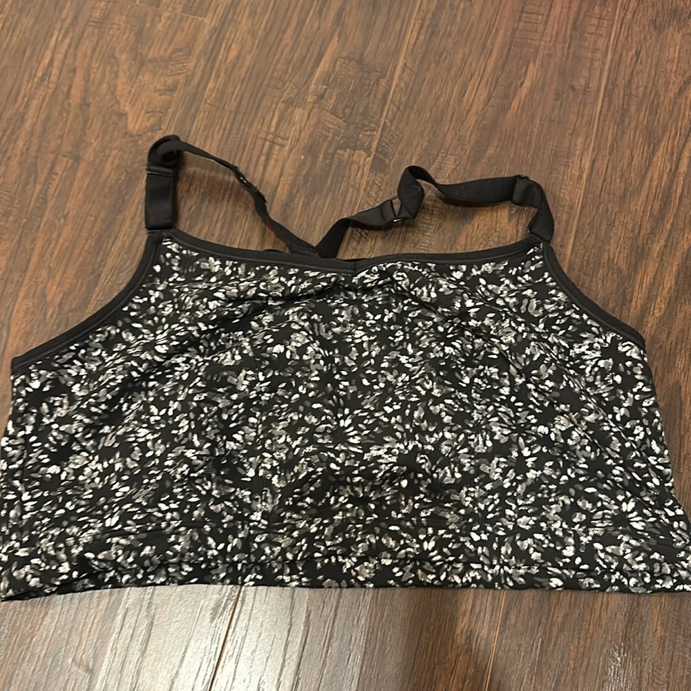Livi lane Bryant sports bra